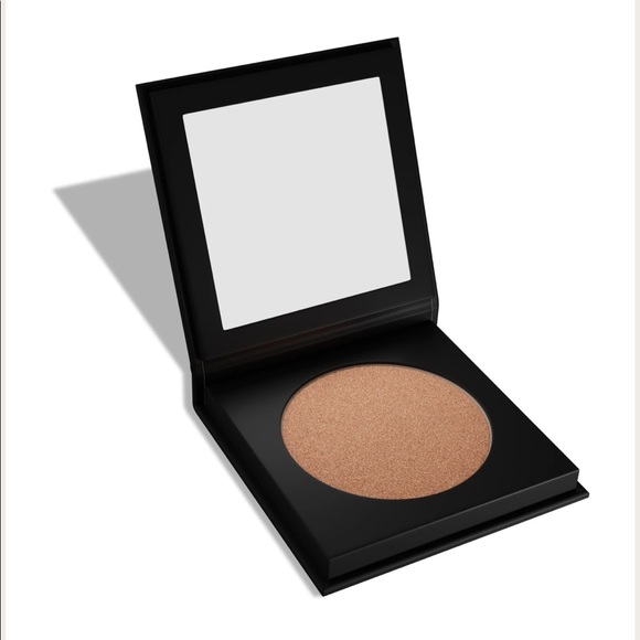 Araceli beauty - REPOSADO
TEQUILA HIGHLIGHTER with Agave - Picture 2 of 5